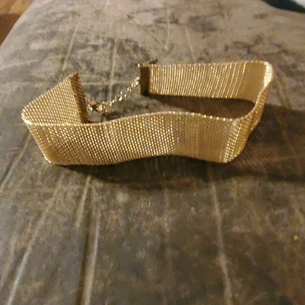 Gold choker